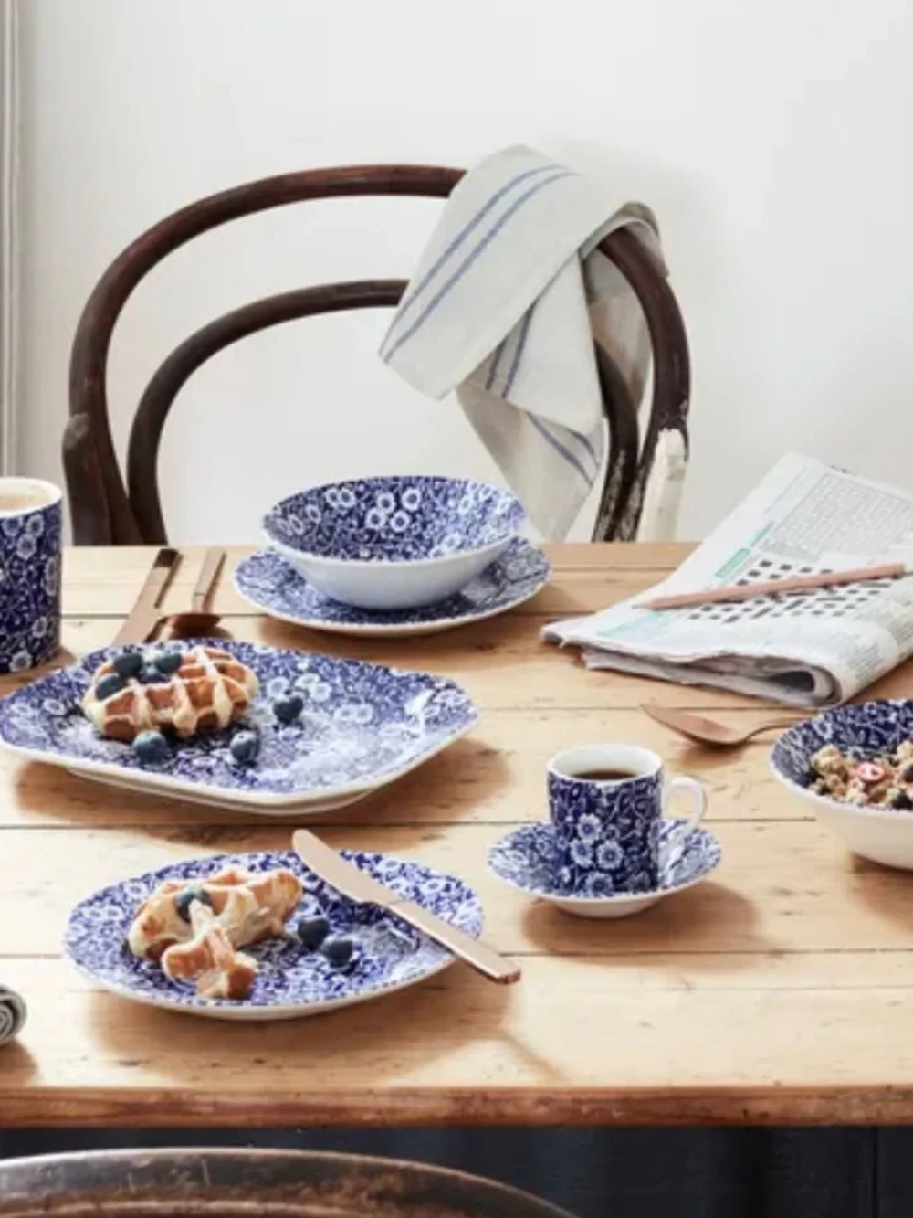 3 Sur La Table burleigh blue calico dinner plates. Set of three